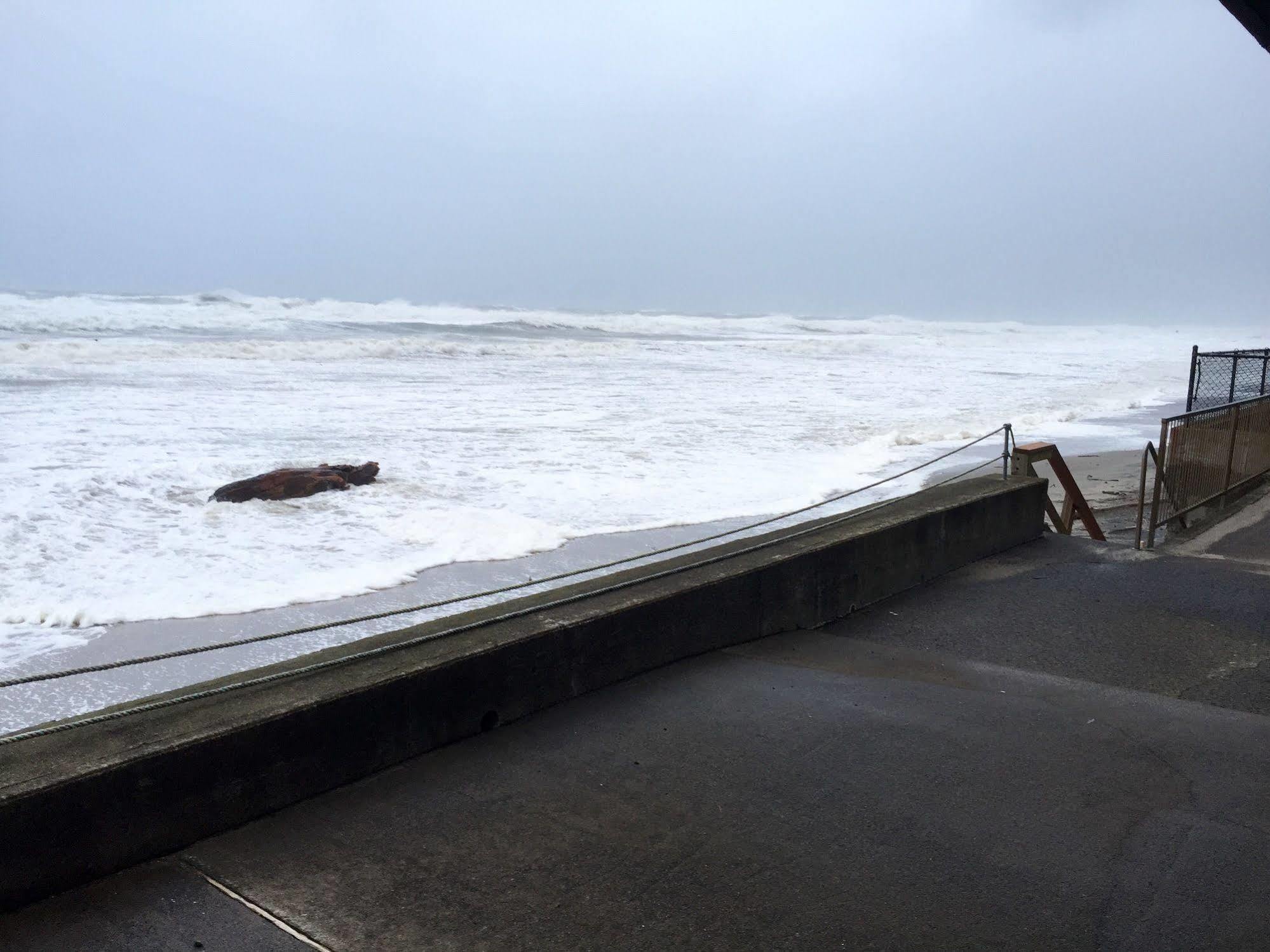 Sandcastle Beachfront Motel Lincoln City Exterior foto